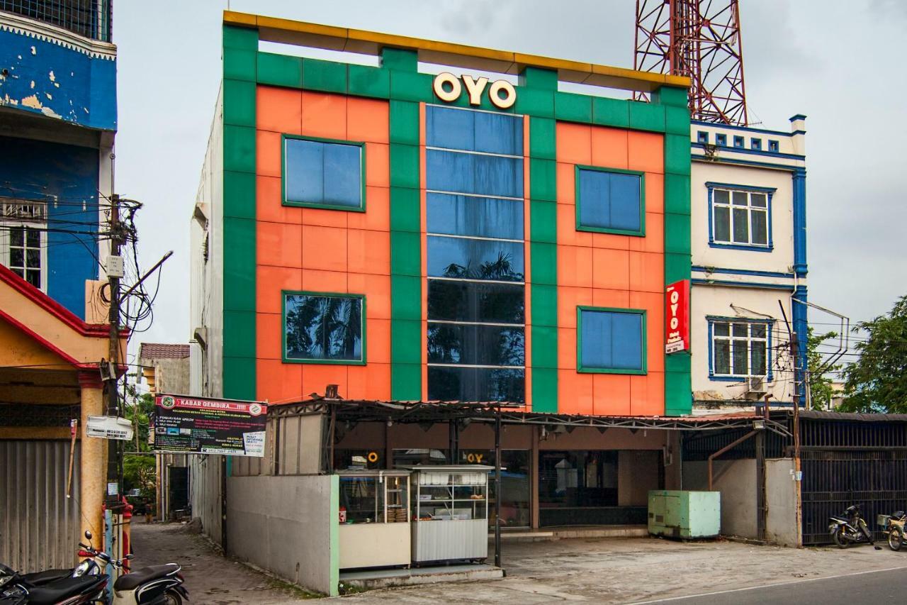 Oyo 529 Hotel Paninda Medan Exteriör bild