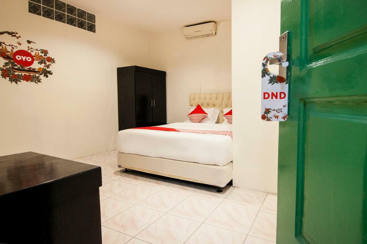 Oyo 529 Hotel Paninda Medan Exteriör bild