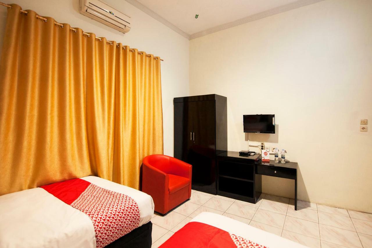 Oyo 529 Hotel Paninda Medan Exteriör bild
